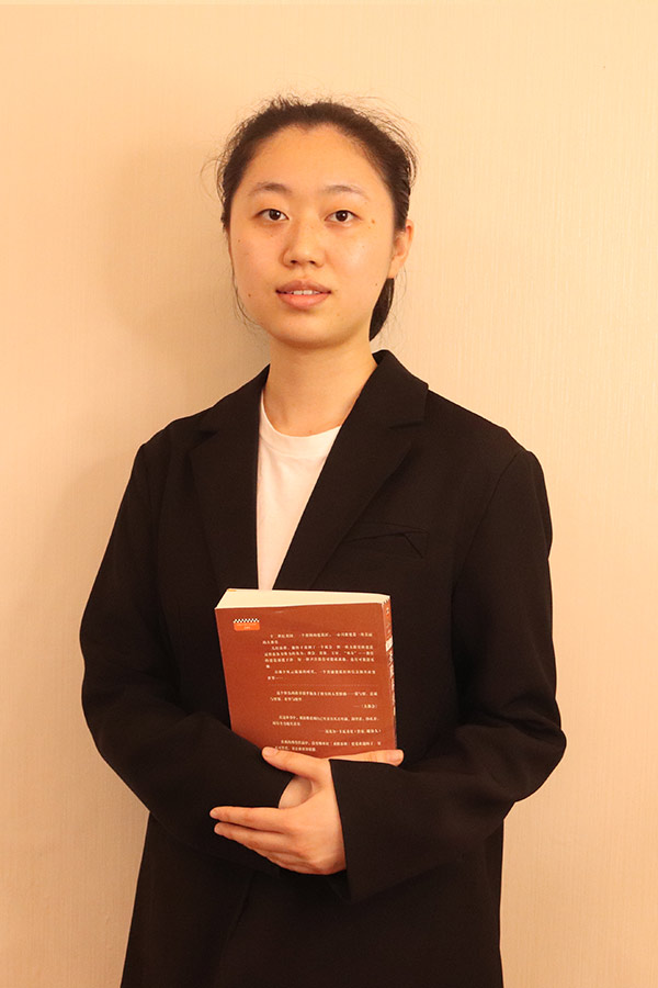 白河梁艺 本科学历，优秀班主任